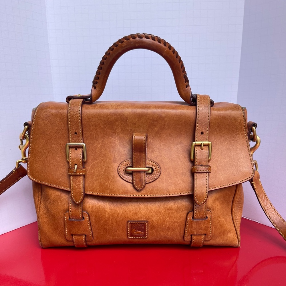 Beautiful vintage Dooney & Bourne crossbody messenger